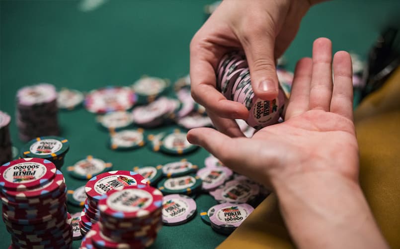 Chơi bluff trong poker cần đúng thời điểm và đúng cách